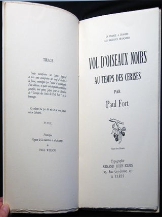 Vol d'Oiseaux Noirs Au Temps Des Cerises