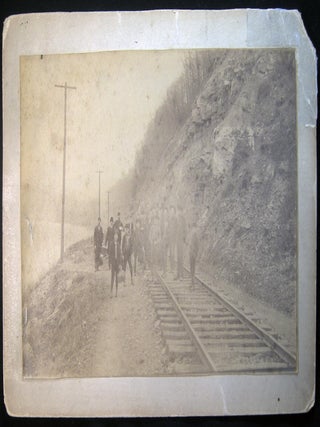 1890 Cabinet Card Photograph of a Group of Men, Women and Children on Railroad Tracks Alongside a. Americana - 19th Century -.