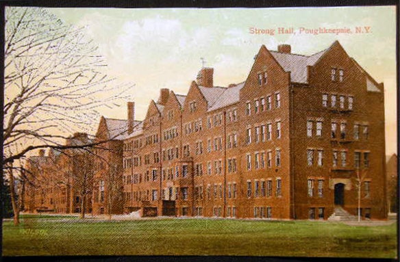 Item #25674 Circa 1909 Postcard Vassar College Strong Hall Poughkeepsie, N.Y. Americana - Vassar College.